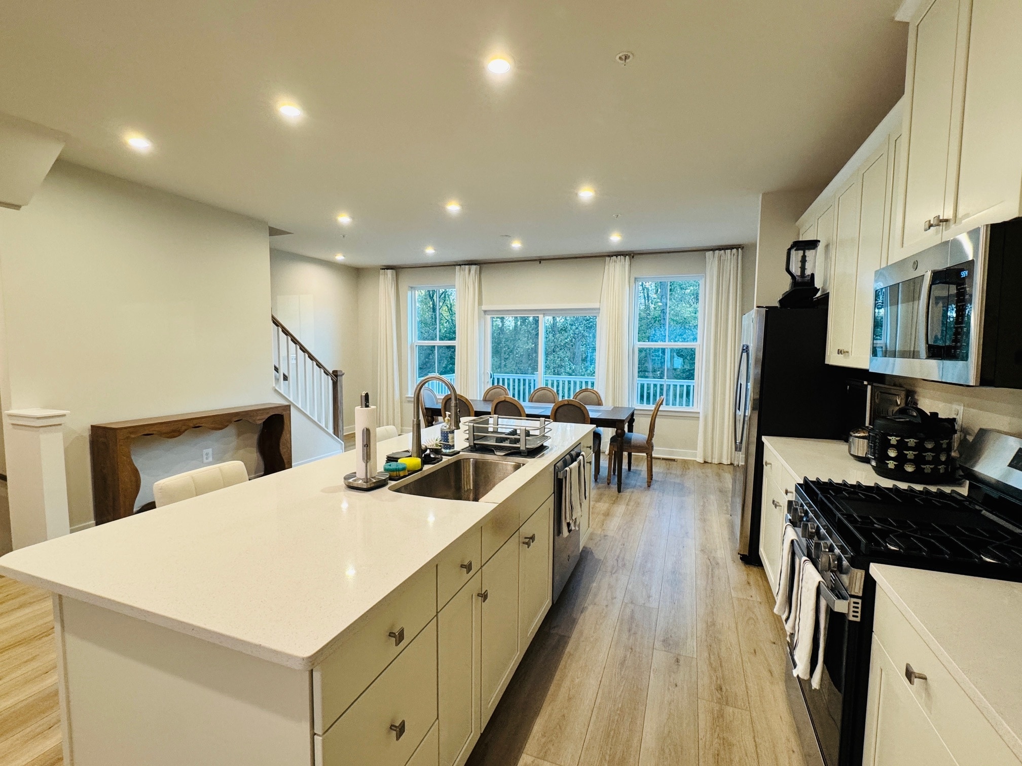 Kitchen and Dining Area - 7868 Blackbriar Way