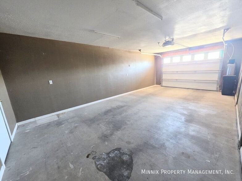 Building Photo - 1325 E Cowden Ave