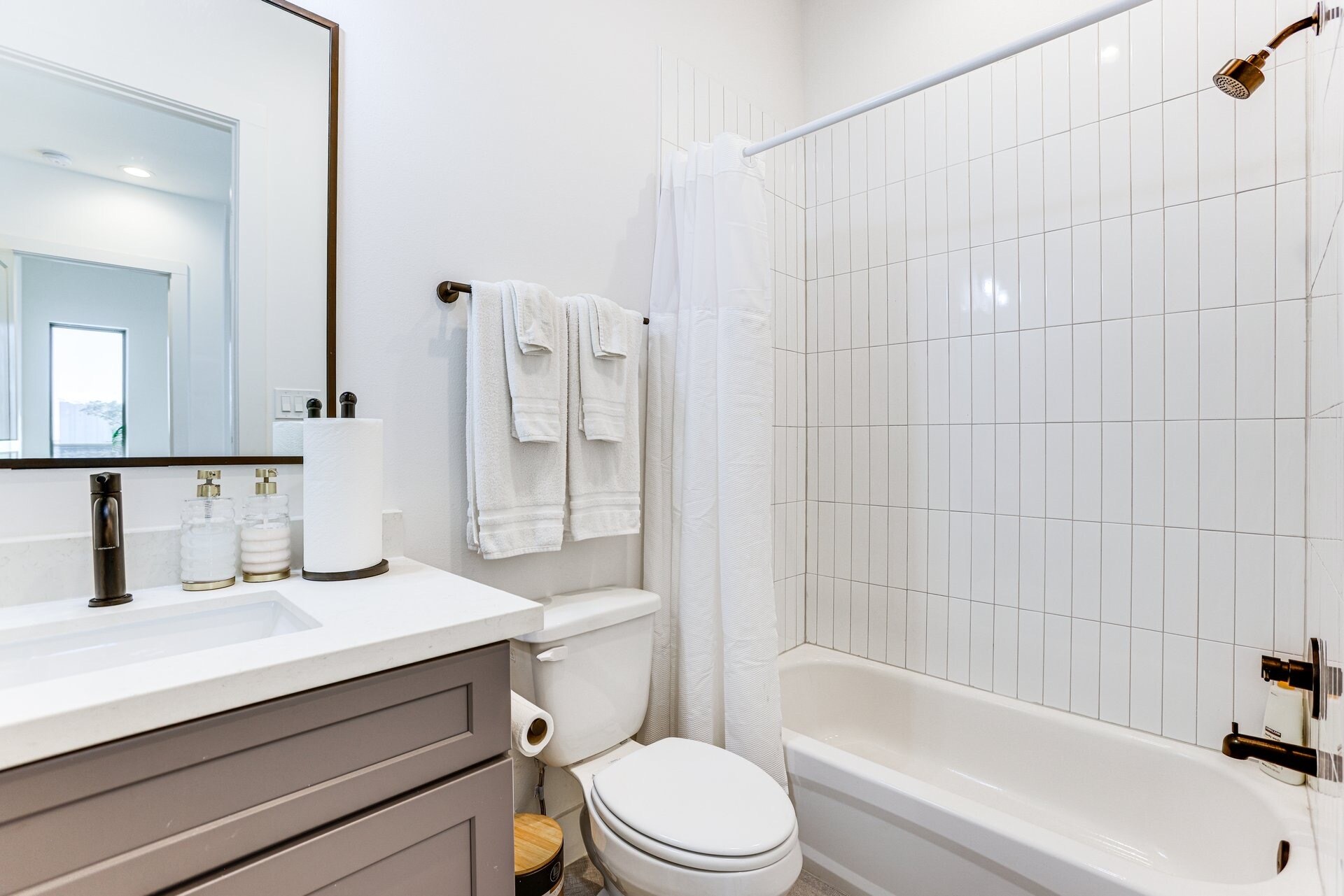 Building Photo - 2339 Eagle St