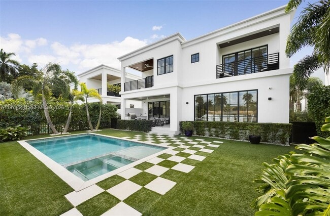 Building Photo - 885 NE 76th St