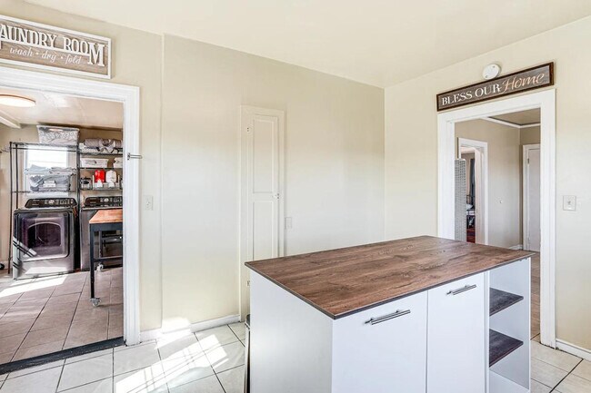 Building Photo - 1216 84th Ave