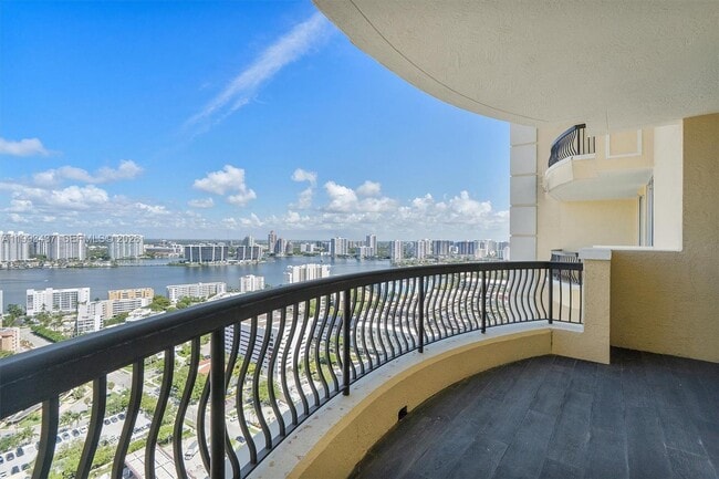 Building Photo - 17875 Collins Ave