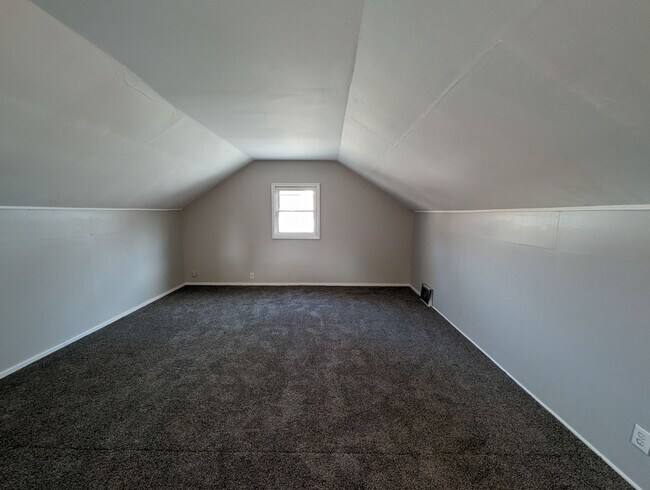 Building Photo - 3-Bedroom, 1-Bathroom Home – $1,225/Month | Accepting Section 8