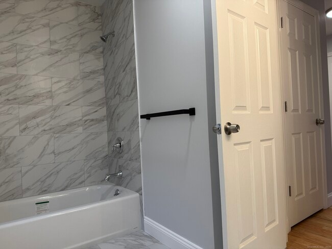 Building Photo - 755 Hart St