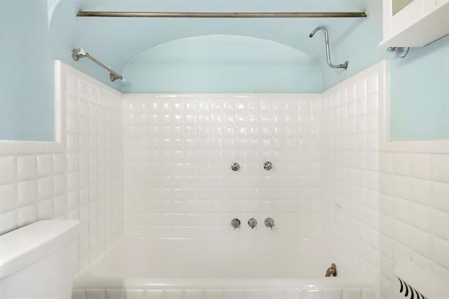 Building Photo - 6025 Lewis St