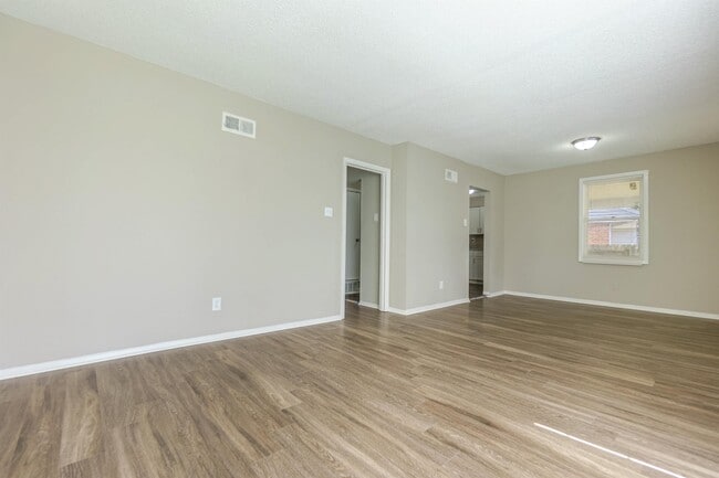 Building Photo - 1024 Mendenhall Cove