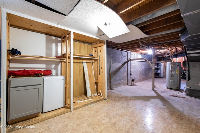 Building Photo - 8015 Schroering Dr