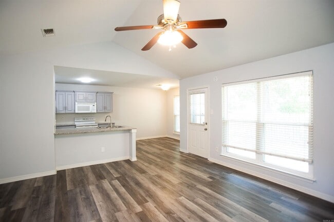 Building Photo - 104 Cotton Ln
