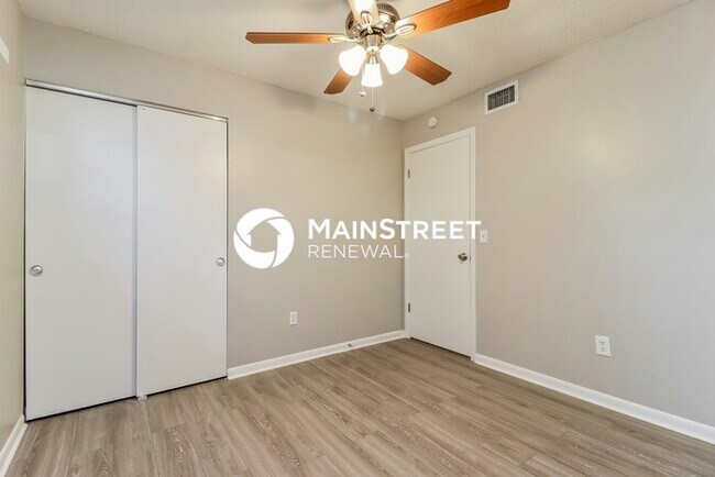 Building Photo - 4 Bedroom Pet-Friendly Home in Tampa, FL w...
