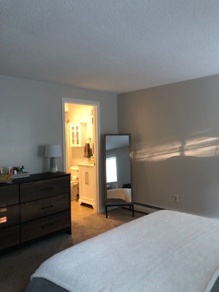 Building Photo - 21 Blossom Ln