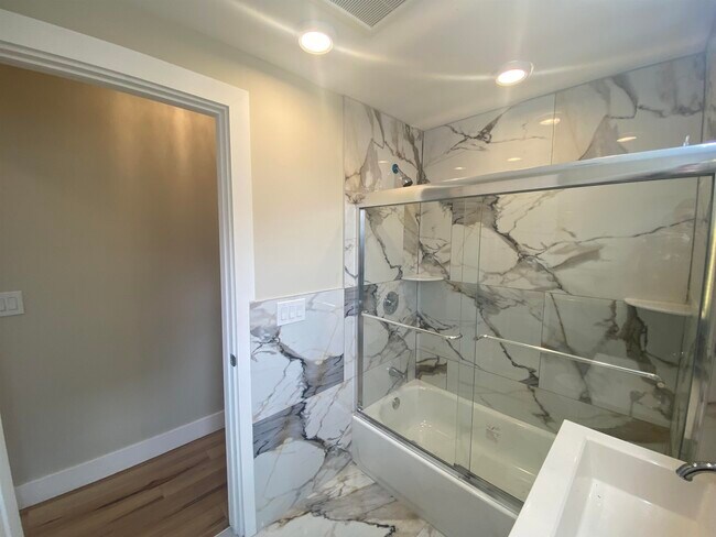 Building Photo - 275 Avenue B