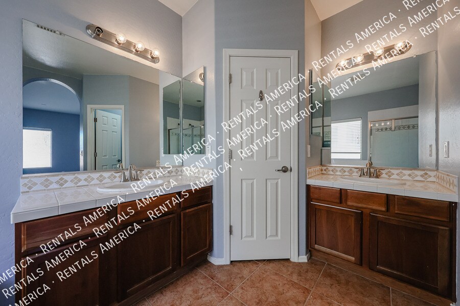 Building Photo - 18166 N Jameson Dr