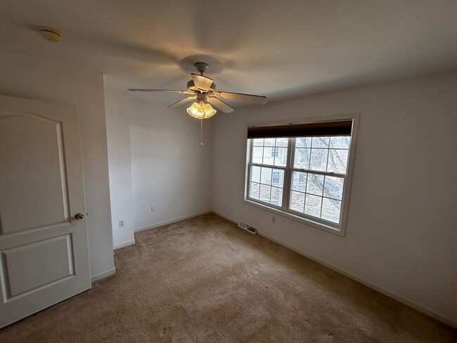 Building Photo - BEAUTIFUL 2-BR, 1.5 BATH CONDO