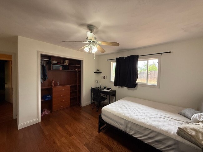 Building Photo - RURAL CHARM ON TOP OF THE HILLS IN VISTA