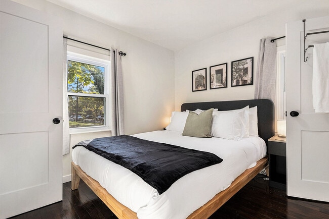 Building Photo - 37 Gold Ave NW