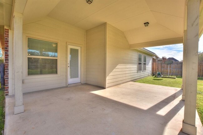 Building Photo - 409 Bluehaw Dr