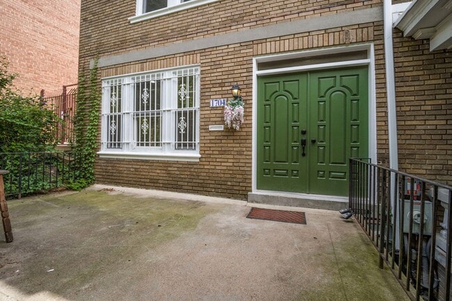 Building Photo - Sapcious Renovated Mt. Pleasant Home with ...