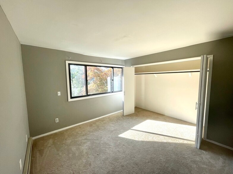 Building Photo - 21 Hemlock Hl