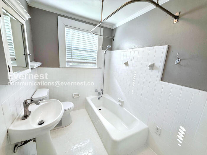 Building Photo - 1603 Woodfern Dr