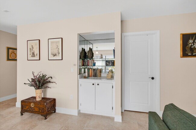 Building Photo - 30 Southport Ln