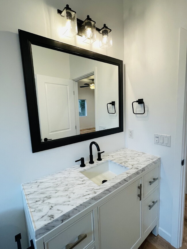 Building Photo - Spacious 3-Bed, 2-Bath Home on Thomson Court