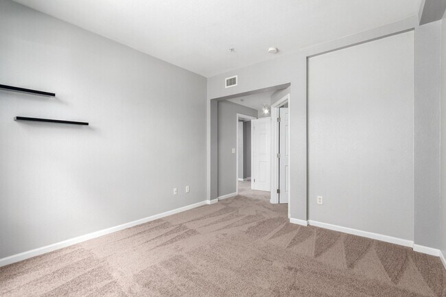 Building Photo - 2BD, 2BA City Park West Condo with 2 Garag...
