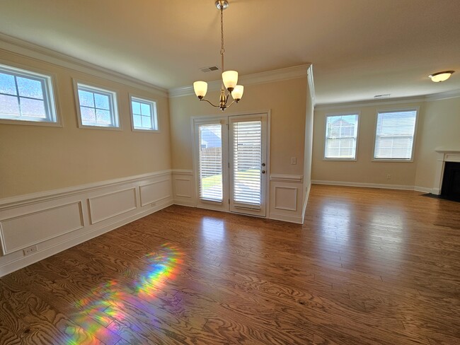 Building Photo - 558 Castleby Dr