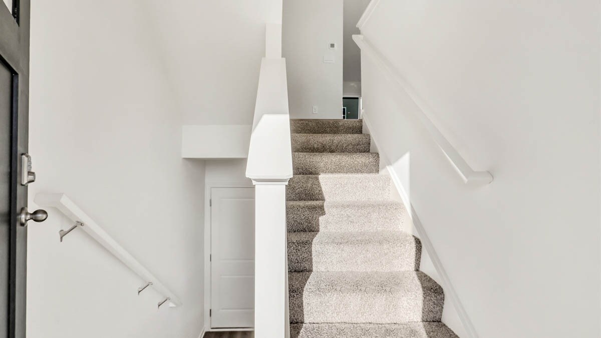 Entry - 6550 Linden Trl