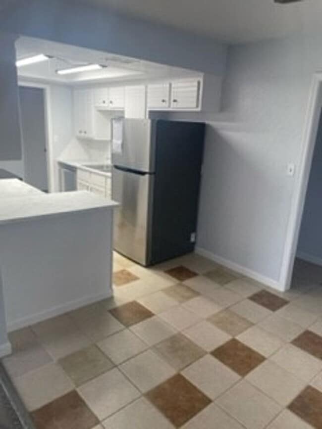 Building Photo - 6049 SW Atterbury Dr