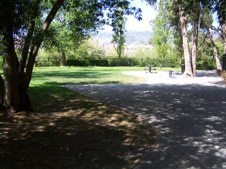 Building Photo - 535 Pierce St