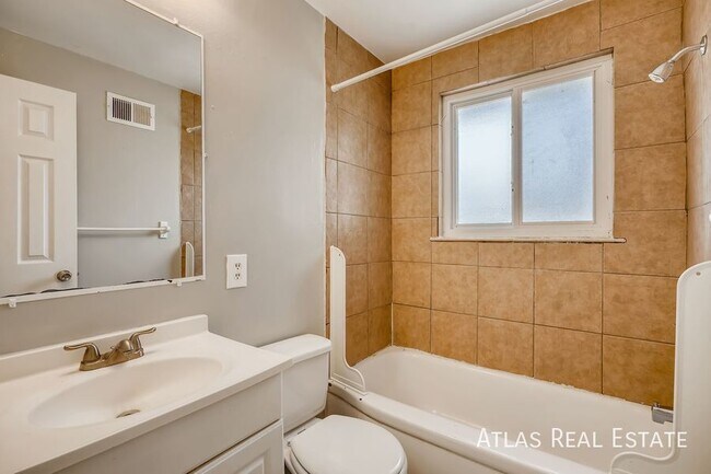 Building Photo - 1395 Lansing St