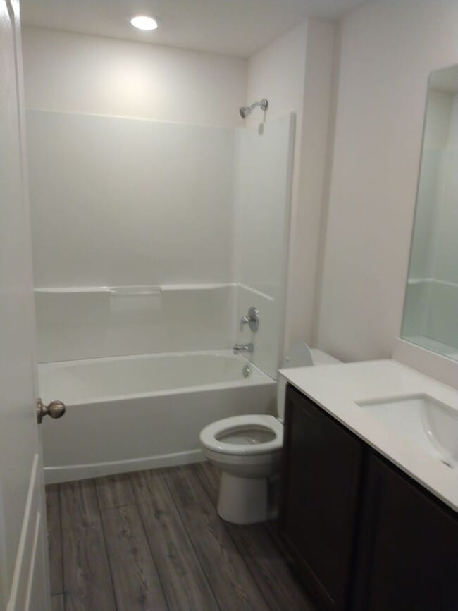 Building Photo - Newer 3 Bedroom 2 Bathroom Villa Home Silver Ridge