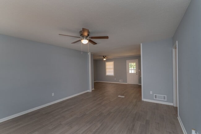 Building Photo - Updated 3 bed/2 bath home for lease in Old...