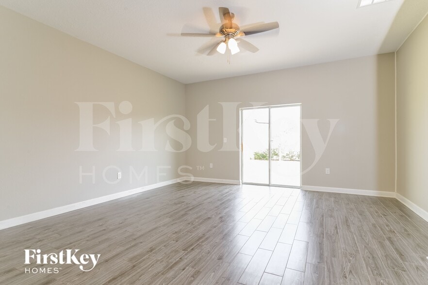 Building Photo - 1320 Oak Crest St