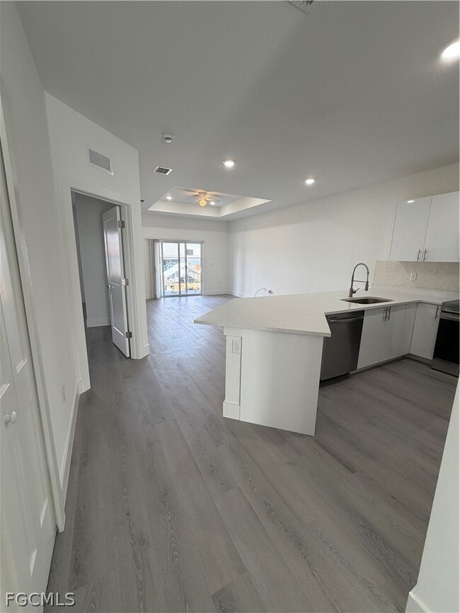 Building Photo - 721 Ivan Ave S