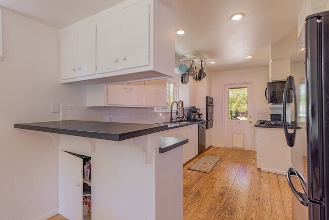 Building Photo - Upper Ojai Country Charmer w/Granny Flat