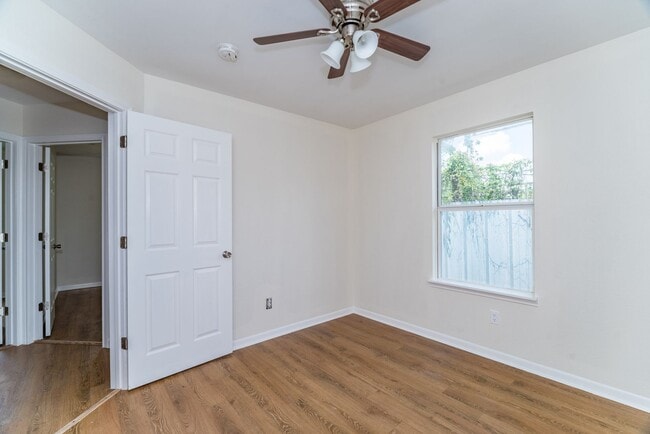 Building Photo - 3-Bedroom Duplex