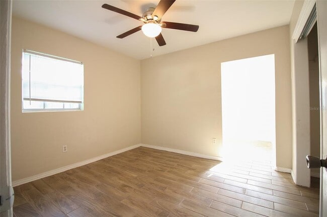 Building Photo - 350 Bonnyview Dr