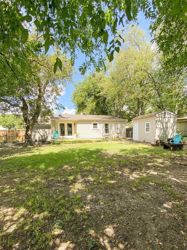 Building Photo - 10652 Cayuga Dr