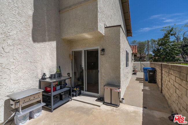 Building Photo - 683 Triunfo Canyon Rd