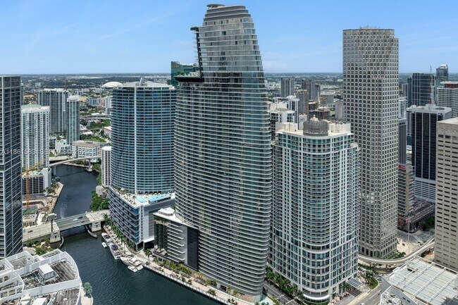 Building Photo - 300 Biscayne Blvd Way