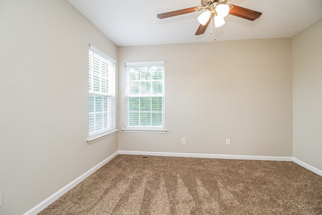 Building Photo - 1505 Chestnut Oak Dr