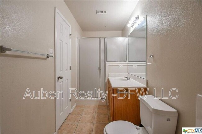Building Photo - 1102 Leah Dr