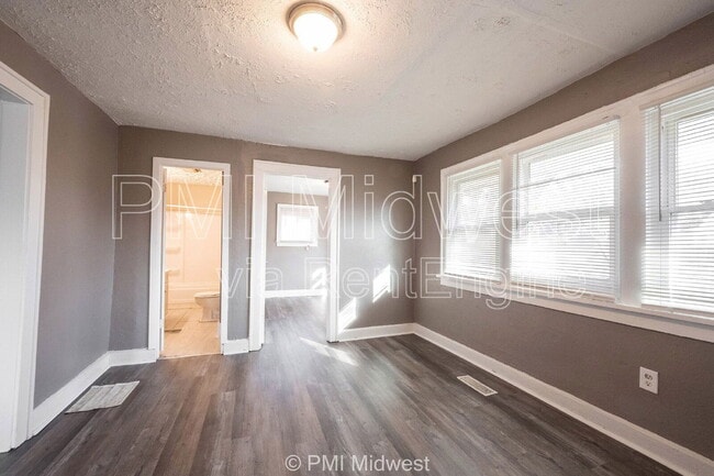 Building Photo - 1521 N Tacoma Ave
