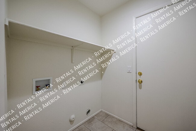 Building Photo - 4138 W Charter Oak Rd