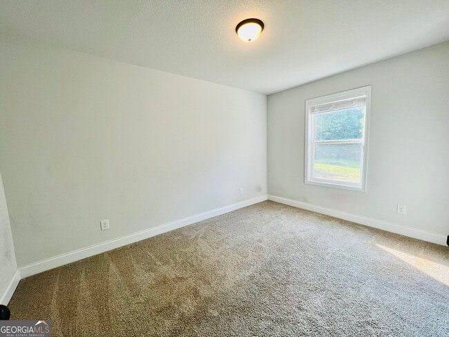 Building Photo - 112 White Cir