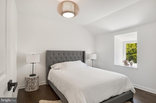 Building Photo - 6670 Cedar Cove Rd