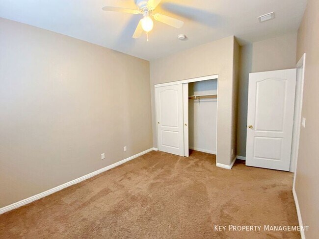 Building Photo - 9057 Spinning Wheel Ave