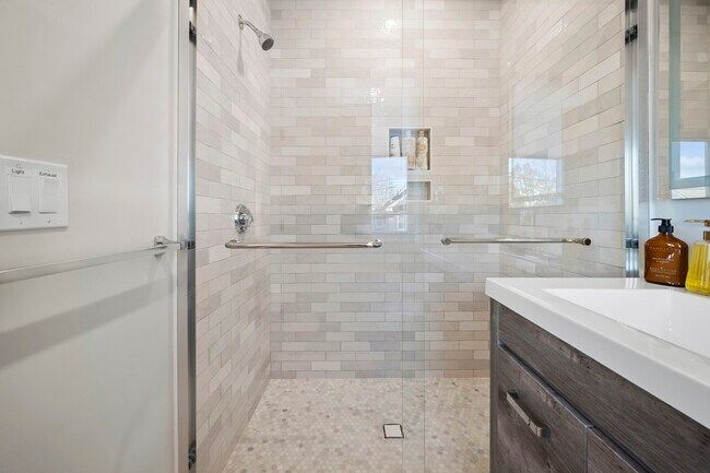 Building Photo - 21 Bolton St