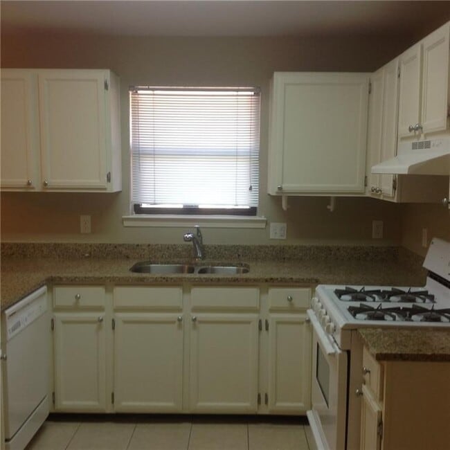 Building Photo - 7532 Le Conte Dr